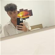 Soy Michael, estudiante universitario y nativo italiano. Clases online prácticas y claras para estudiantes, exámenes o viajeros.